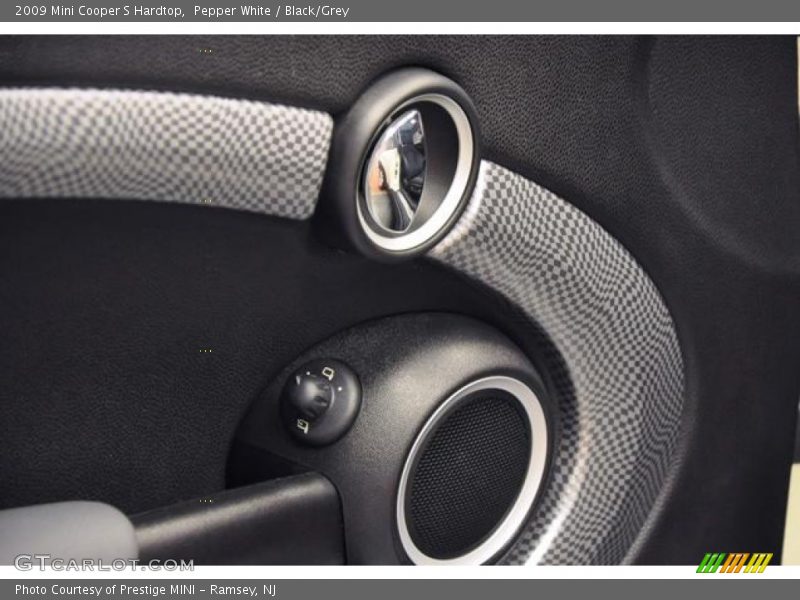 Pepper White / Black/Grey 2009 Mini Cooper S Hardtop