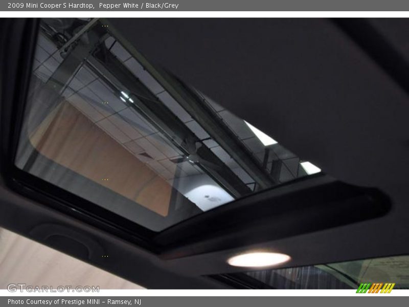 Pepper White / Black/Grey 2009 Mini Cooper S Hardtop