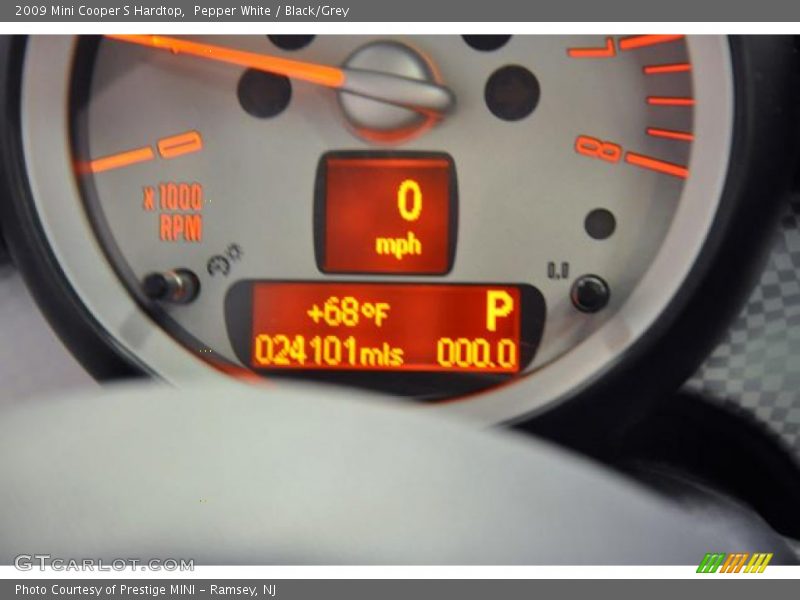 Pepper White / Black/Grey 2009 Mini Cooper S Hardtop