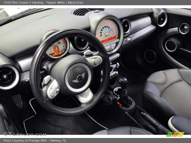 Pepper White / Black/Grey 2009 Mini Cooper S Hardtop