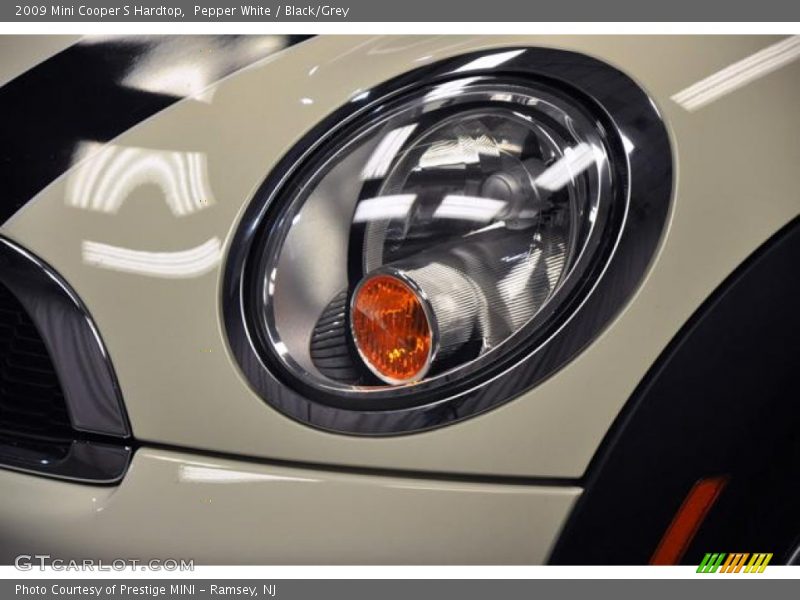 Pepper White / Black/Grey 2009 Mini Cooper S Hardtop
