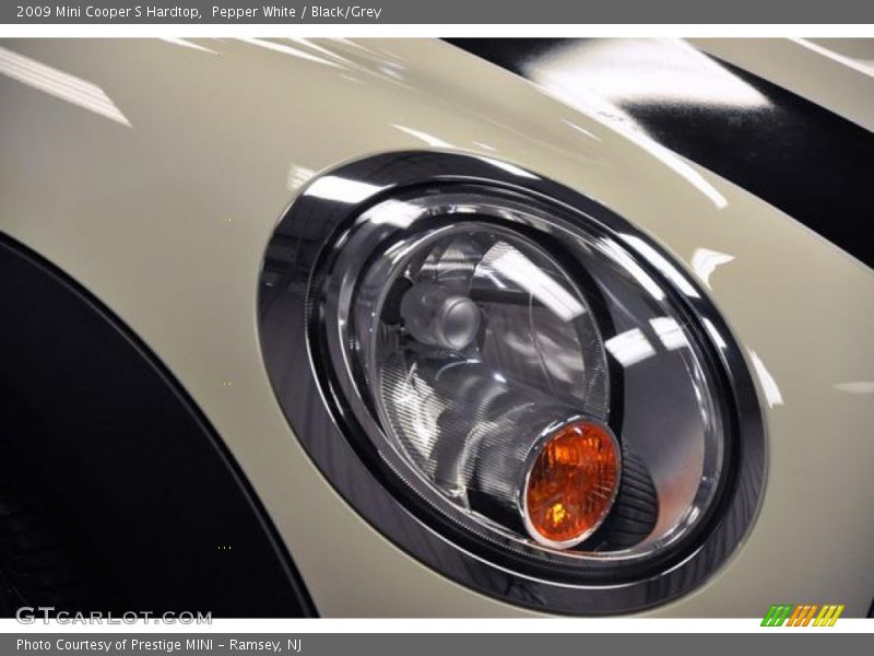Pepper White / Black/Grey 2009 Mini Cooper S Hardtop