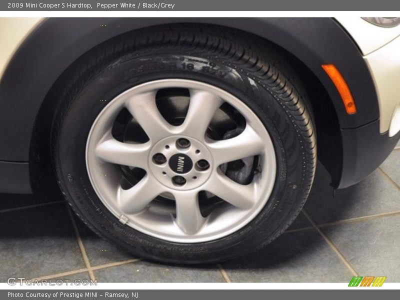 Pepper White / Black/Grey 2009 Mini Cooper S Hardtop