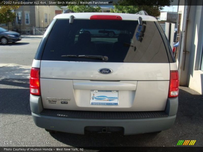 Silver Birch Metallic / Medium Parchment 2002 Ford Explorer XLS 4x4