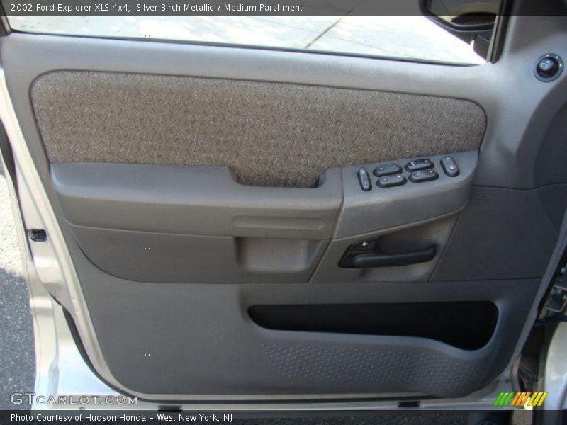 Silver Birch Metallic / Medium Parchment 2002 Ford Explorer XLS 4x4