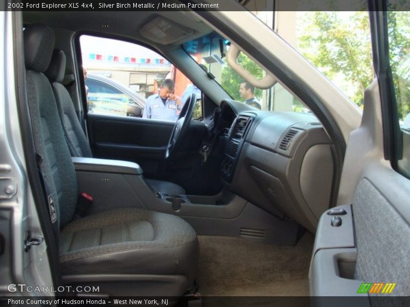 Silver Birch Metallic / Medium Parchment 2002 Ford Explorer XLS 4x4