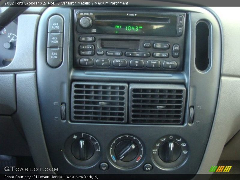 Silver Birch Metallic / Medium Parchment 2002 Ford Explorer XLS 4x4