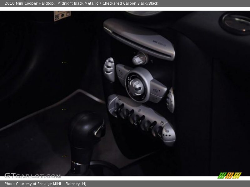 Midnight Black Metallic / Checkered Carbon Black/Black 2010 Mini Cooper Hardtop