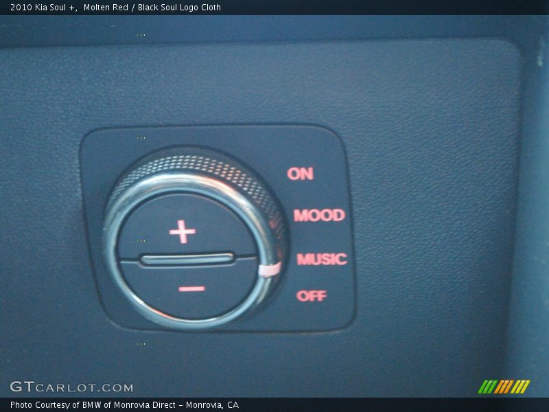 Molten Red / Black Soul Logo Cloth 2010 Kia Soul +