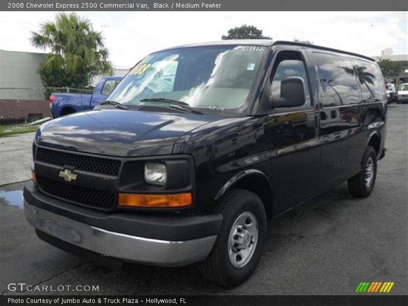 Front 3/4 View of 2008 Express 2500 Commercial Van