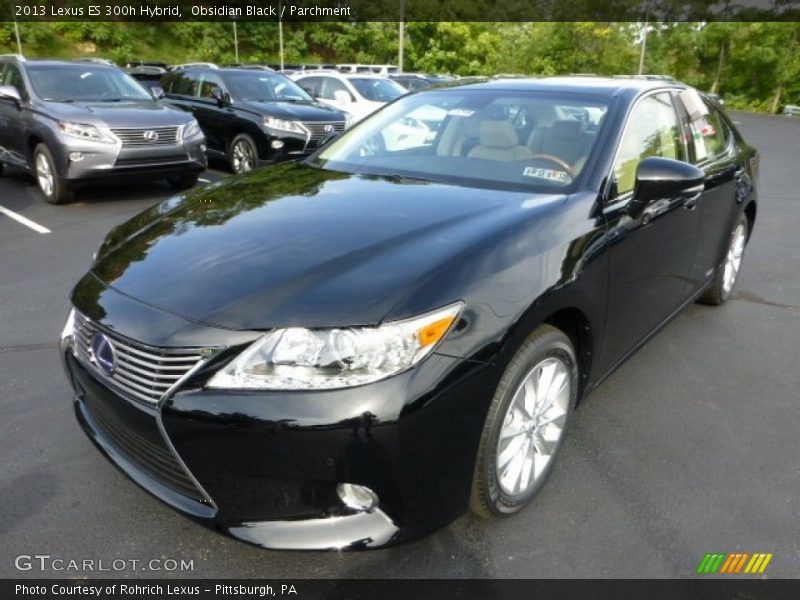 Front 3/4 View of 2013 ES 300h Hybrid