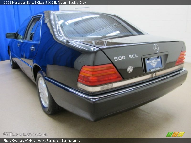 Black / Gray 1992 Mercedes-Benz S Class 500 SEL Sedan