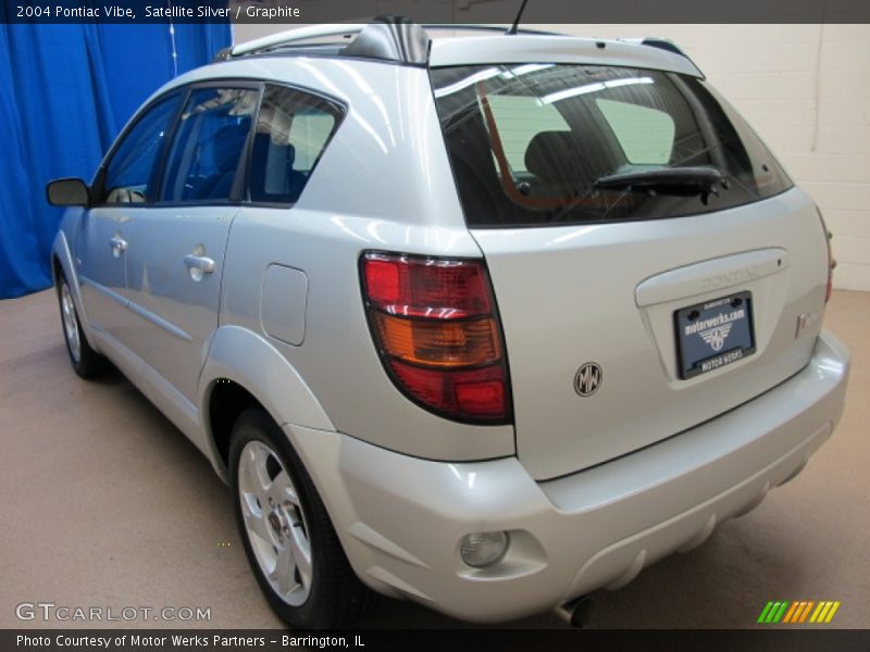Satellite Silver / Graphite 2004 Pontiac Vibe