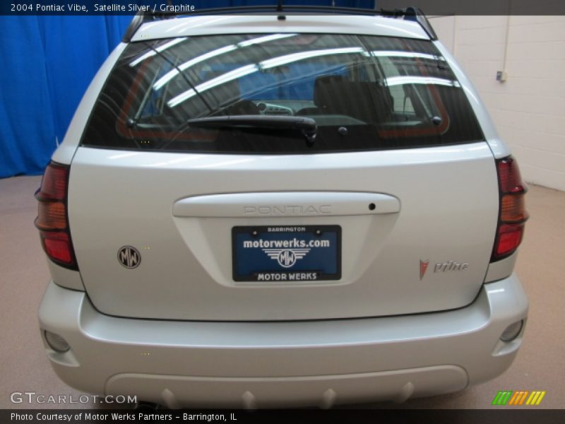 Satellite Silver / Graphite 2004 Pontiac Vibe