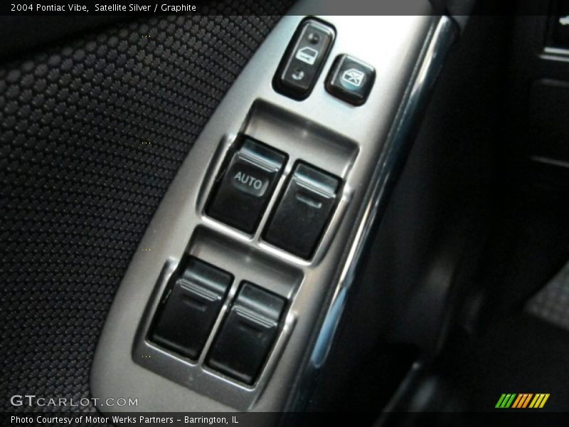 Satellite Silver / Graphite 2004 Pontiac Vibe