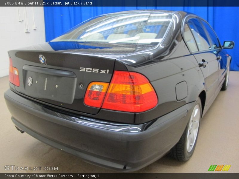 Jet Black / Sand 2005 BMW 3 Series 325xi Sedan