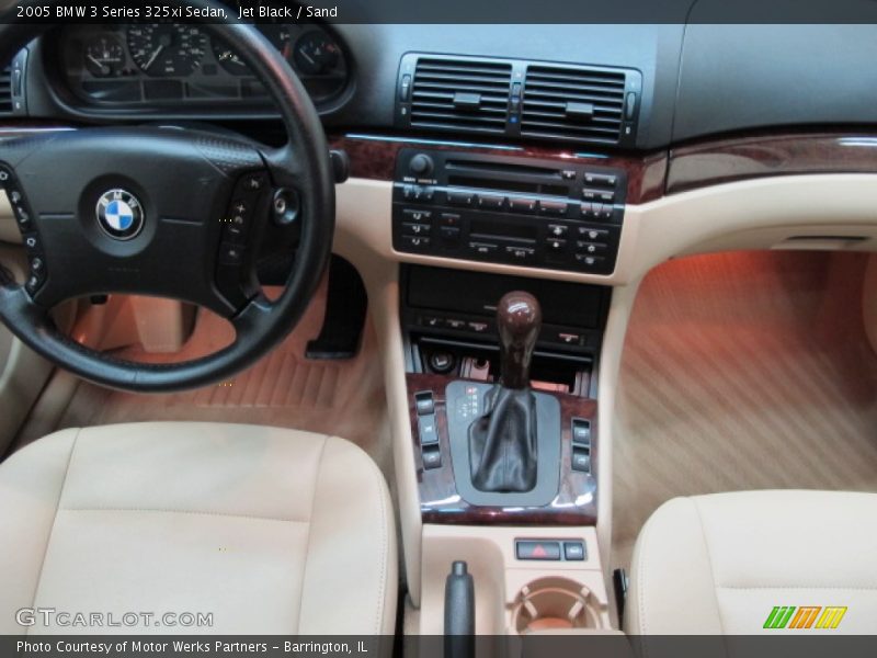 Jet Black / Sand 2005 BMW 3 Series 325xi Sedan