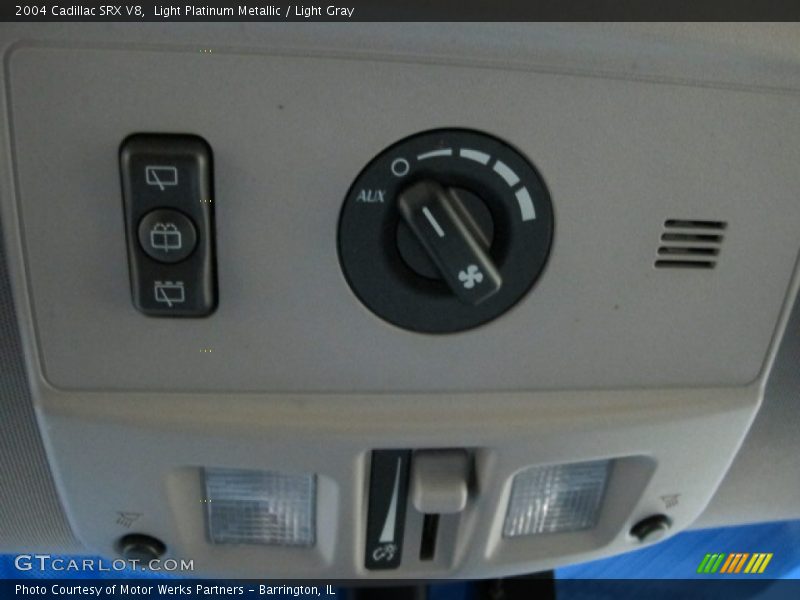 Light Platinum Metallic / Light Gray 2004 Cadillac SRX V8