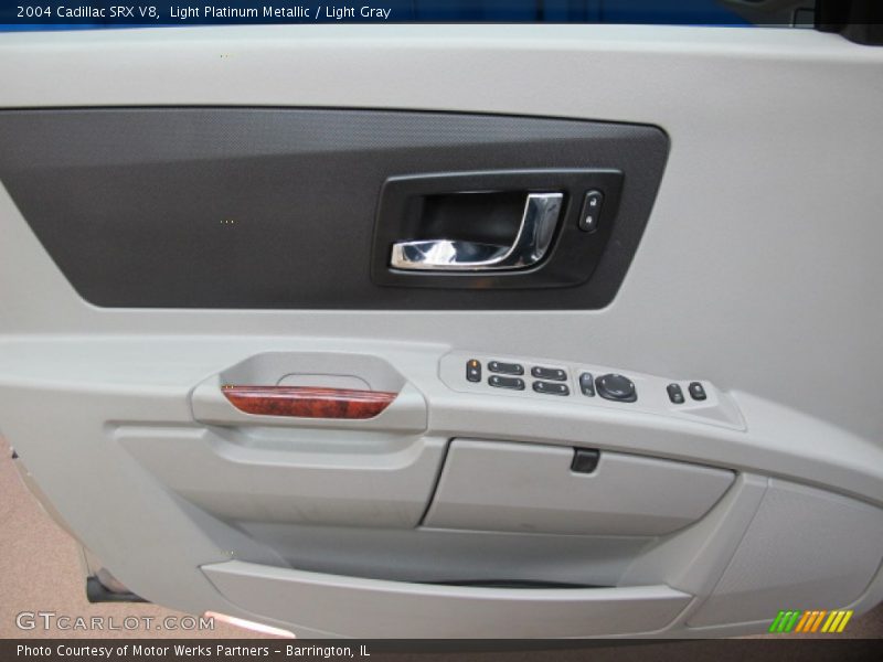 Light Platinum Metallic / Light Gray 2004 Cadillac SRX V8