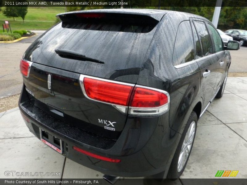 Tuxedo Black Metallic / Medium Light Stone 2011 Lincoln MKX AWD