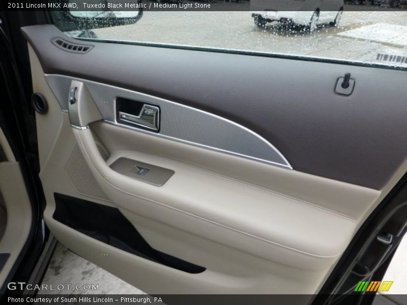 Tuxedo Black Metallic / Medium Light Stone 2011 Lincoln MKX AWD