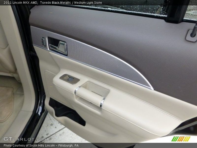Tuxedo Black Metallic / Medium Light Stone 2011 Lincoln MKX AWD