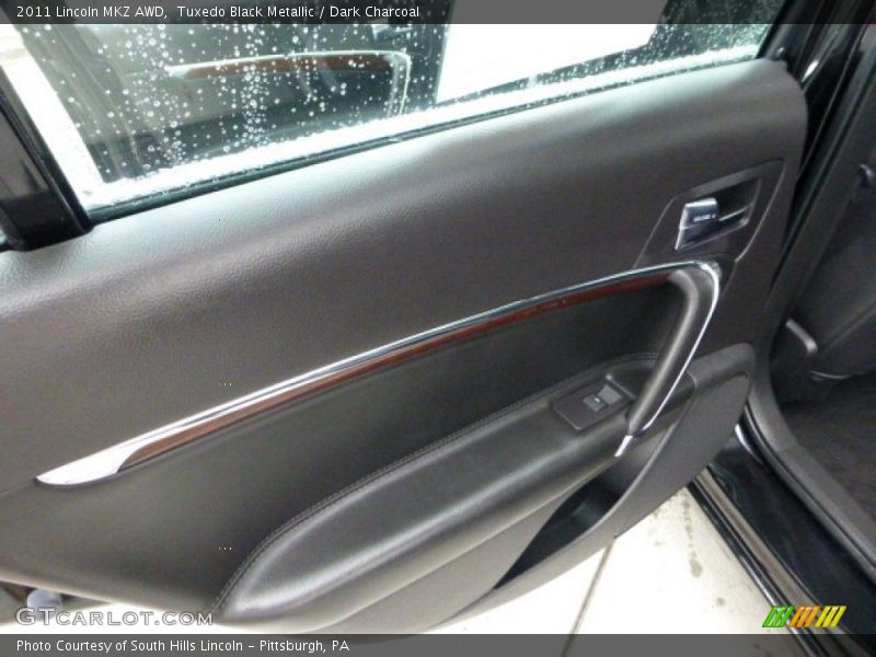 Tuxedo Black Metallic / Dark Charcoal 2011 Lincoln MKZ AWD