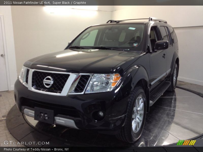 Super Black / Graphite 2011 Nissan Pathfinder LE 4x4