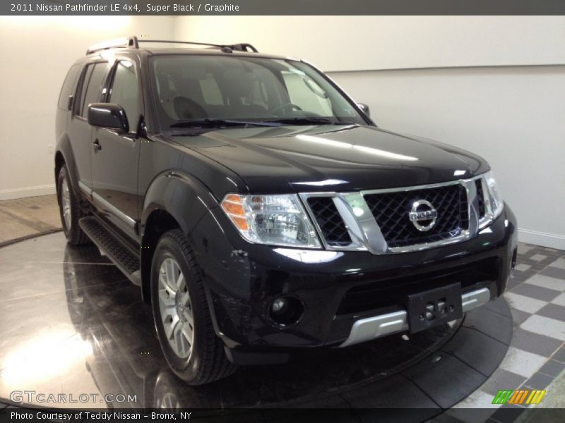 Super Black / Graphite 2011 Nissan Pathfinder LE 4x4