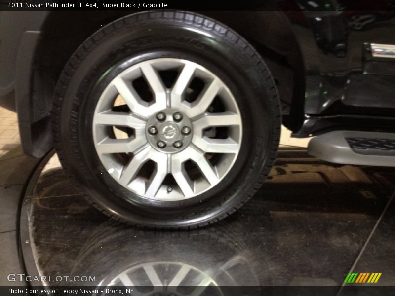 Super Black / Graphite 2011 Nissan Pathfinder LE 4x4