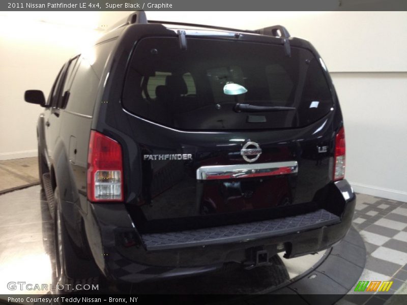 Super Black / Graphite 2011 Nissan Pathfinder LE 4x4