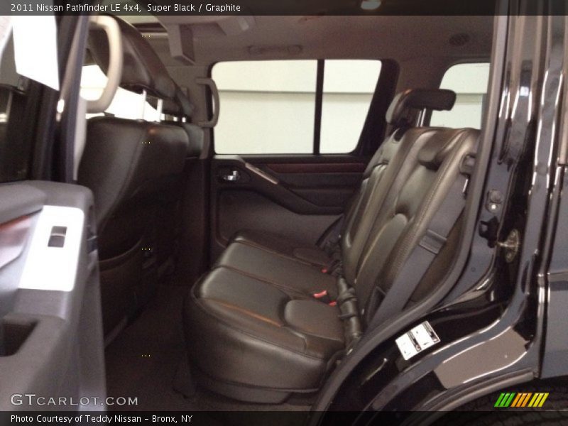 Super Black / Graphite 2011 Nissan Pathfinder LE 4x4