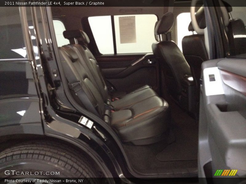 Super Black / Graphite 2011 Nissan Pathfinder LE 4x4