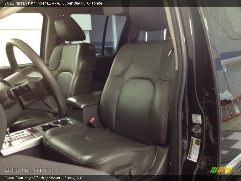 Super Black / Graphite 2011 Nissan Pathfinder LE 4x4