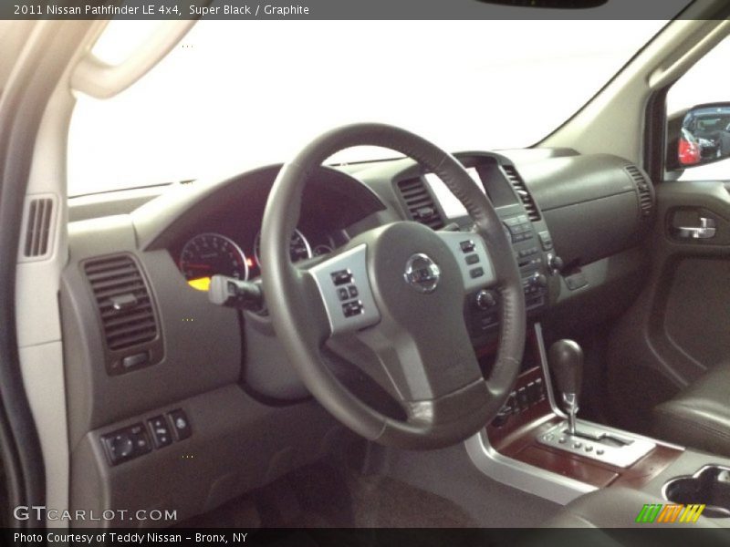 Super Black / Graphite 2011 Nissan Pathfinder LE 4x4