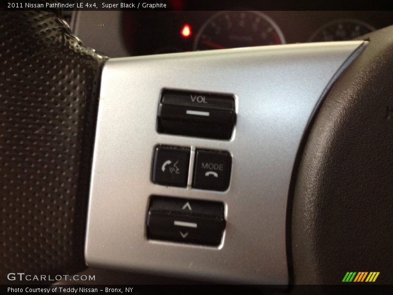 Super Black / Graphite 2011 Nissan Pathfinder LE 4x4