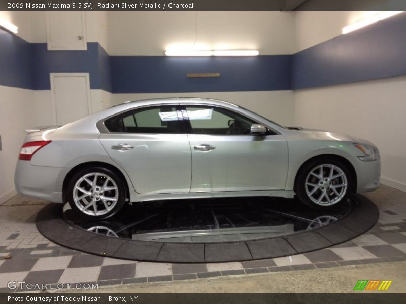 Radiant Silver Metallic / Charcoal 2009 Nissan Maxima 3.5 SV