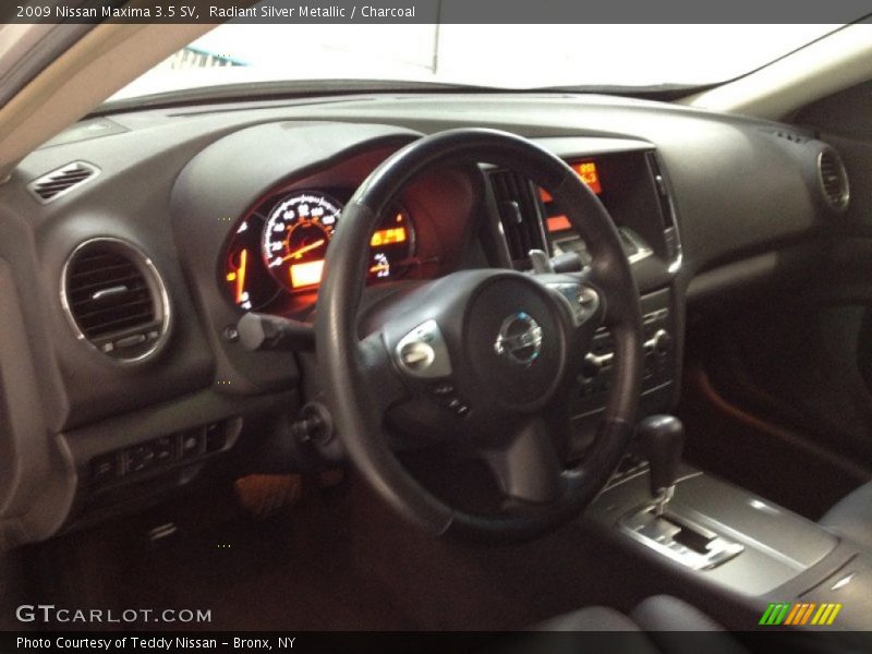 Radiant Silver Metallic / Charcoal 2009 Nissan Maxima 3.5 SV