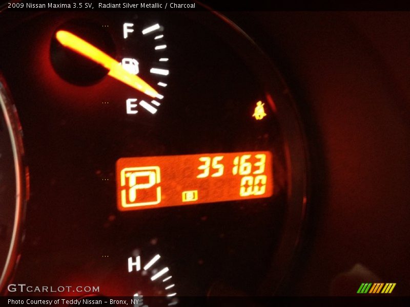 Radiant Silver Metallic / Charcoal 2009 Nissan Maxima 3.5 SV