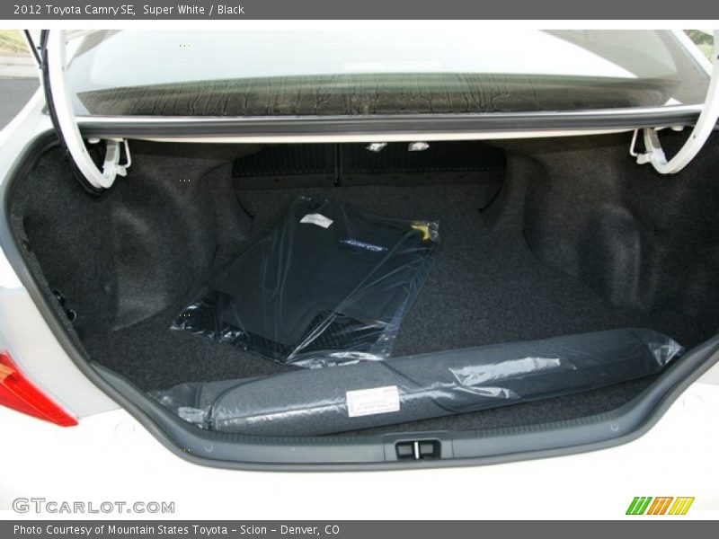 Super White / Black 2012 Toyota Camry SE