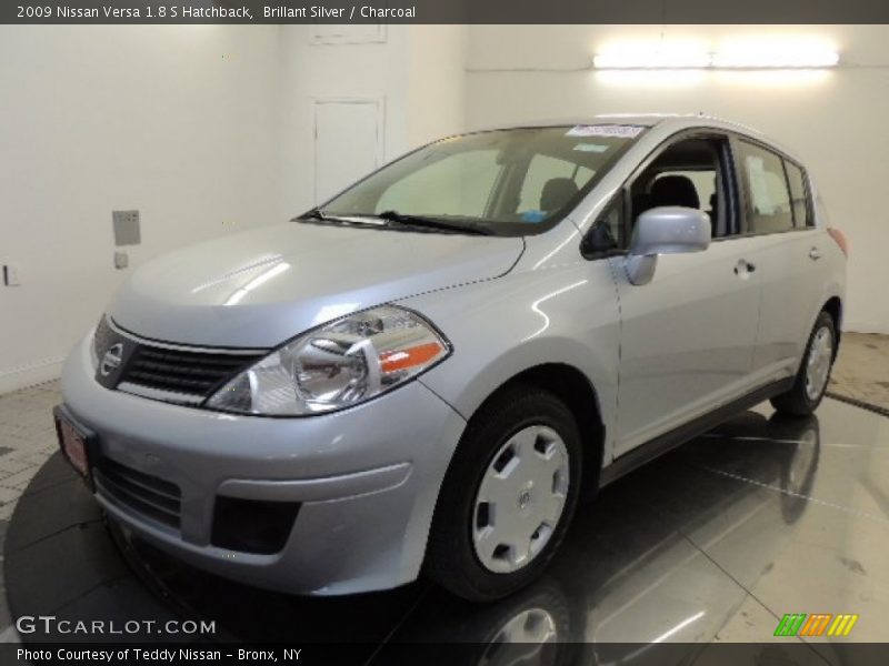 Brillant Silver / Charcoal 2009 Nissan Versa 1.8 S Hatchback