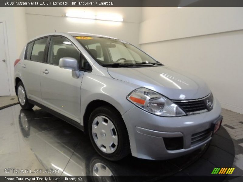 Brillant Silver / Charcoal 2009 Nissan Versa 1.8 S Hatchback