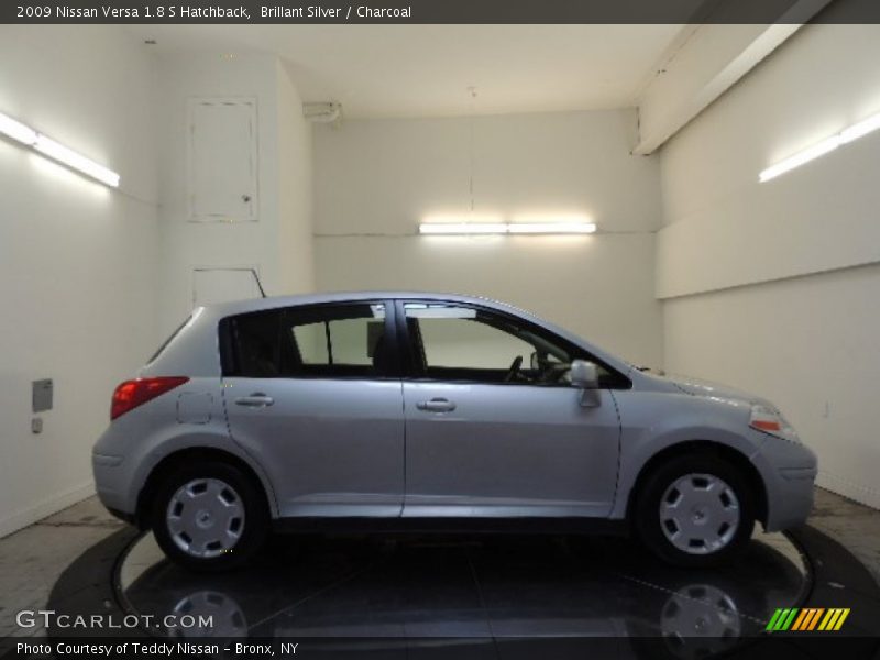 Brillant Silver / Charcoal 2009 Nissan Versa 1.8 S Hatchback