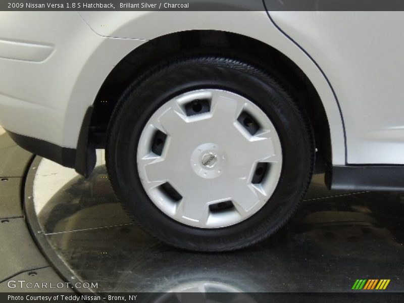 Brillant Silver / Charcoal 2009 Nissan Versa 1.8 S Hatchback