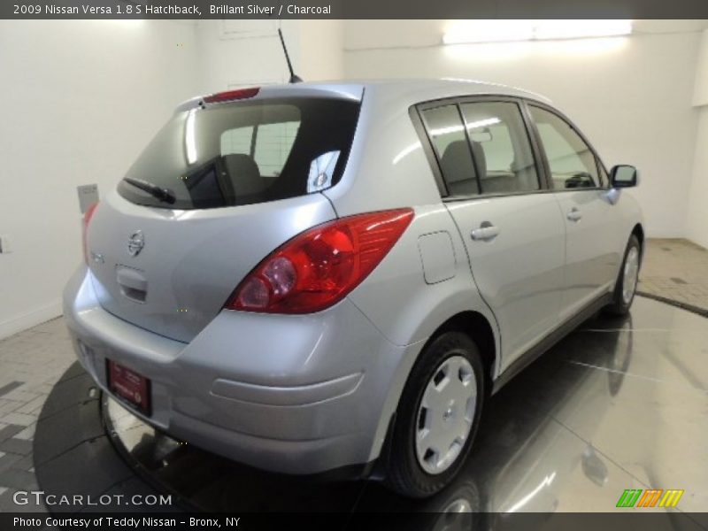 Brillant Silver / Charcoal 2009 Nissan Versa 1.8 S Hatchback