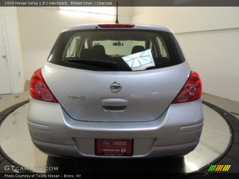 Brillant Silver / Charcoal 2009 Nissan Versa 1.8 S Hatchback