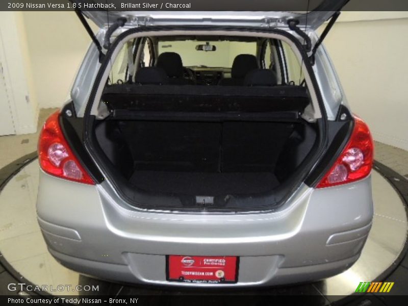 Brillant Silver / Charcoal 2009 Nissan Versa 1.8 S Hatchback