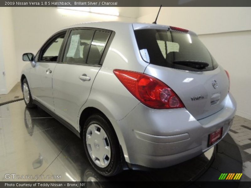 Brillant Silver / Charcoal 2009 Nissan Versa 1.8 S Hatchback