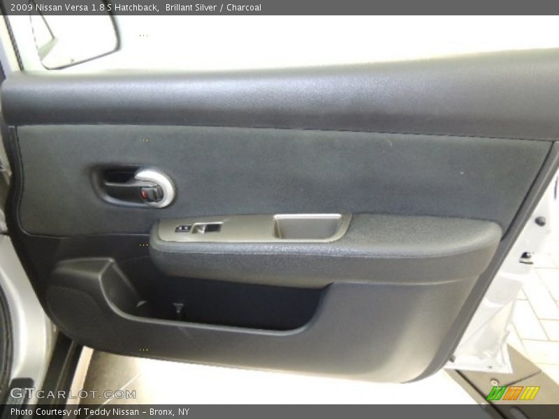 Brillant Silver / Charcoal 2009 Nissan Versa 1.8 S Hatchback