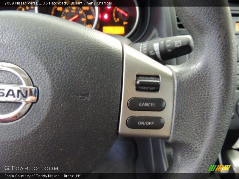 Brillant Silver / Charcoal 2009 Nissan Versa 1.8 S Hatchback